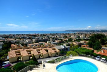 APPARTEMENT – 3 PIECES – ST LAURENT DU VAR – VUE MER PANORAMIQUE